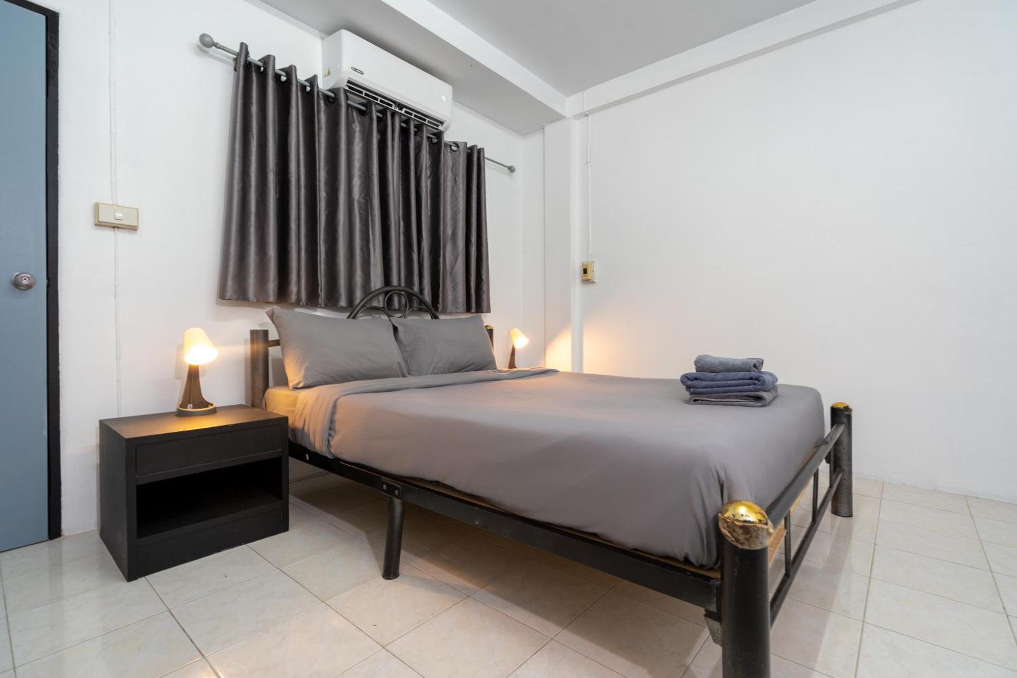 Black Pantera Hostel Patong Экстерьер фото