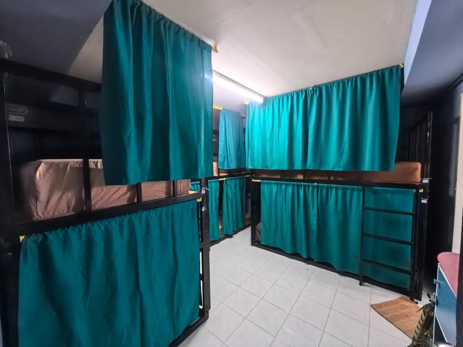 Black Pantera Hostel Patong Экстерьер фото